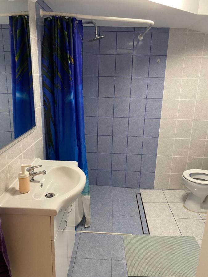 Room Julija Zirovnica Exteriör bild