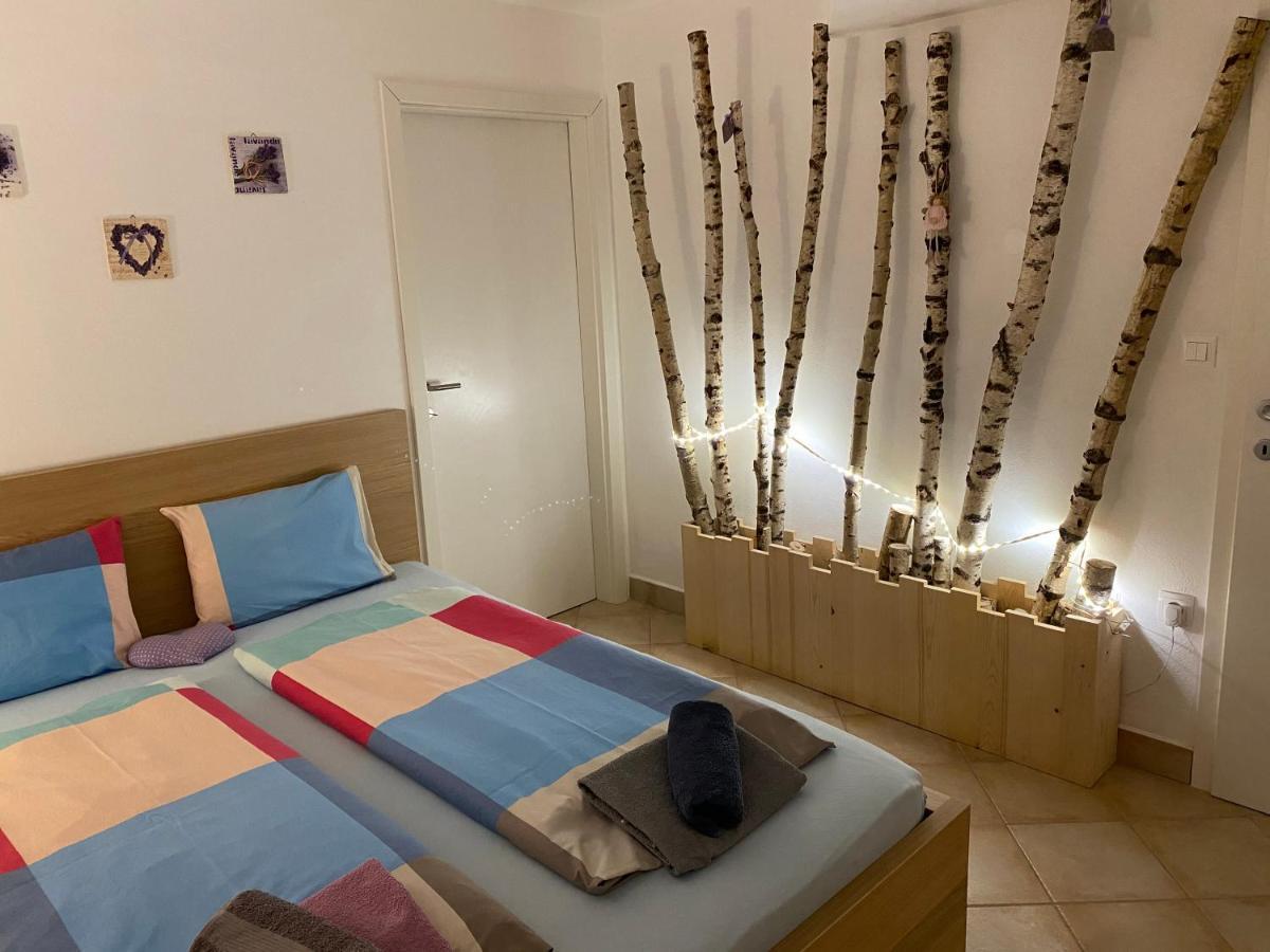 Room Julija Zirovnica Exteriör bild
