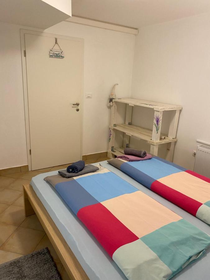Room Julija Zirovnica Exteriör bild
